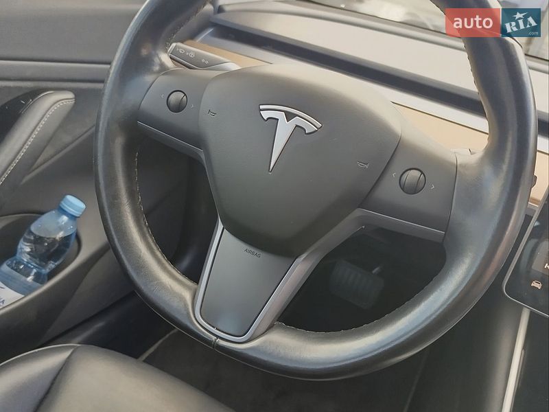 Седан Tesla Model 3 2018 в Києві