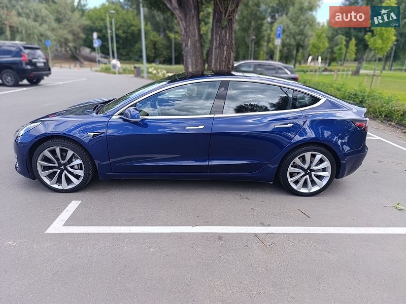 Седан Tesla Model 3 2018 в Києві