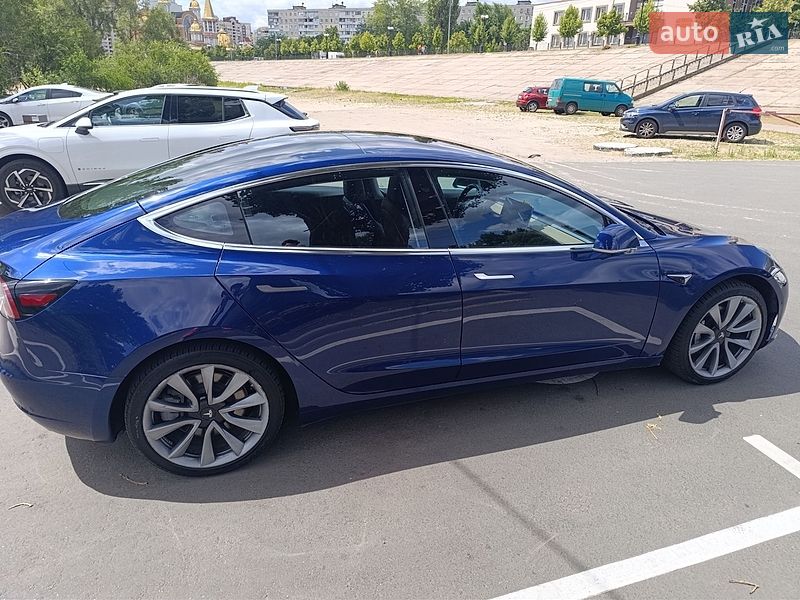 Седан Tesla Model 3 2018 в Києві