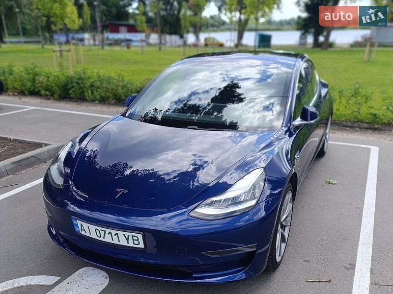 Седан Tesla Model 3 2018 в Києві