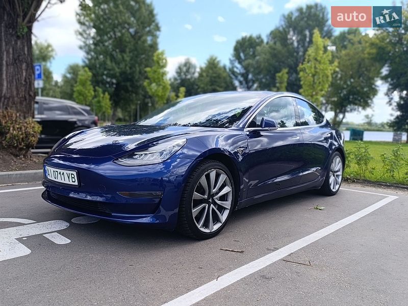 Седан Tesla Model 3 2018 в Києві
