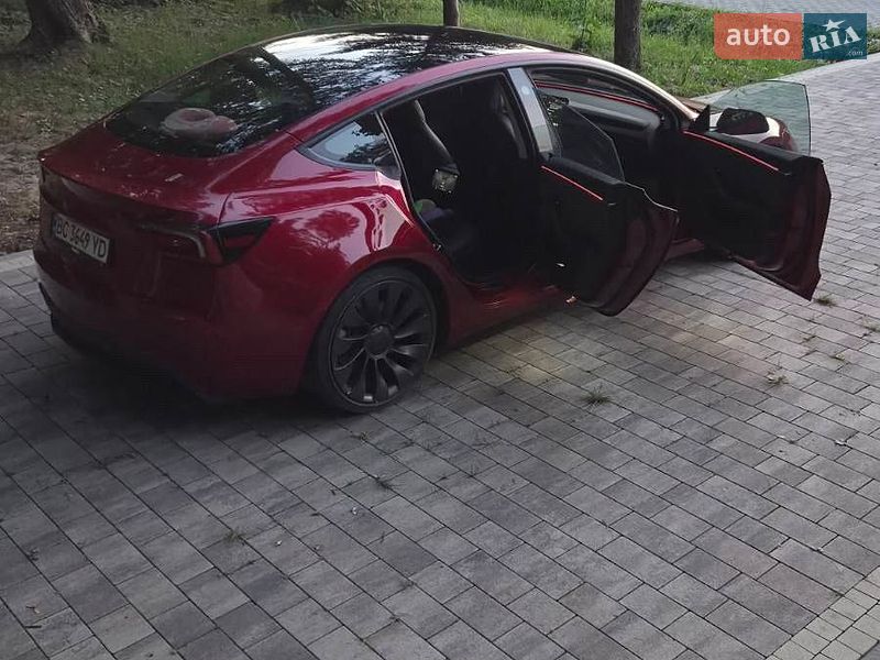 Седан Tesla Model 3 2024 в Самборе
