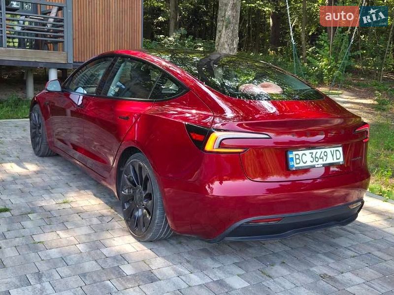 Седан Tesla Model 3 2024 в Самборе