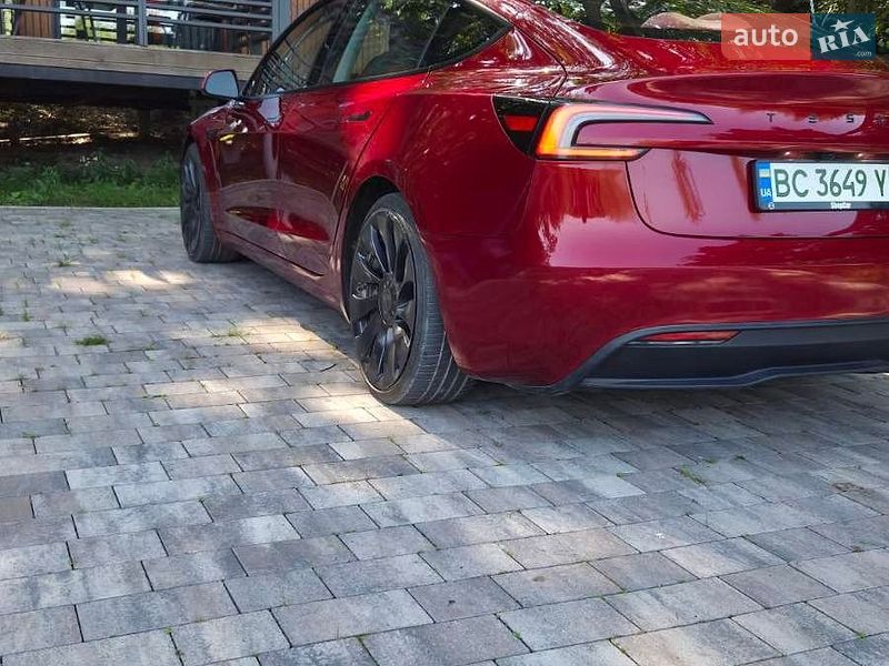 Седан Tesla Model 3 2024 в Самборе