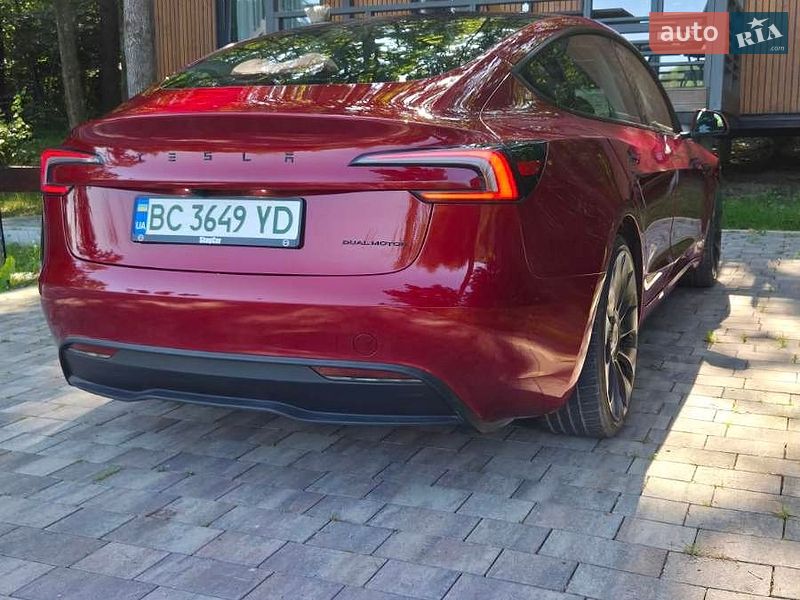Седан Tesla Model 3 2024 в Самборе