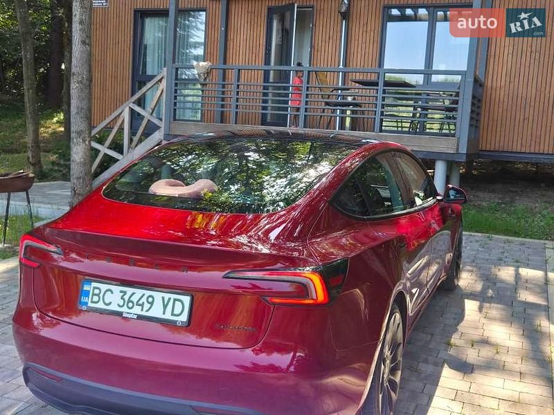 Седан Tesla Model 3 2024 в Самборе