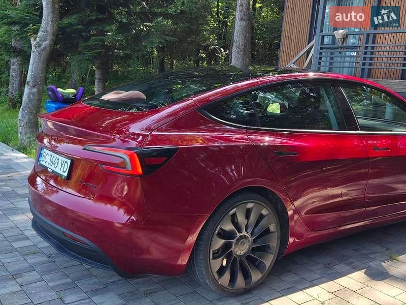 Седан Tesla Model 3 2024 в Самборе