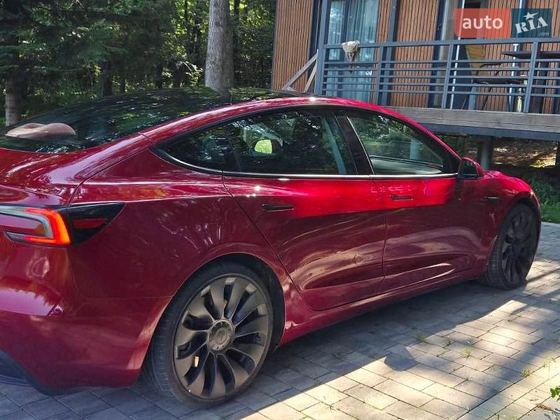 Седан Tesla Model 3 2024 в Самборе