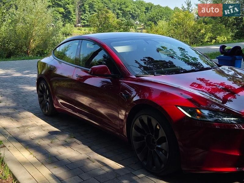 Седан Tesla Model 3 2024 в Самборе