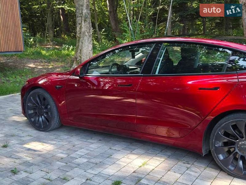 Седан Tesla Model 3 2024 в Самборе