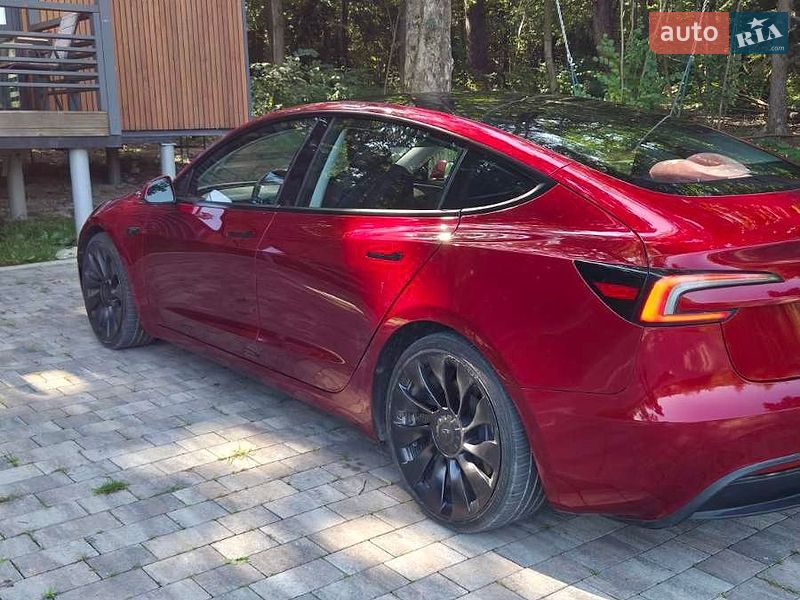 Седан Tesla Model 3 2024 в Самборе