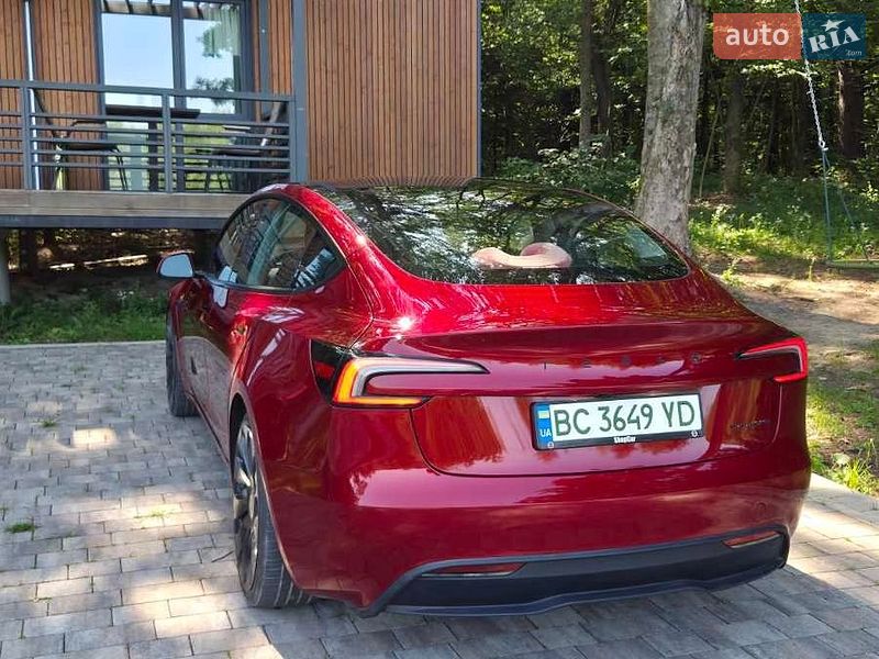 Седан Tesla Model 3 2024 в Самборе