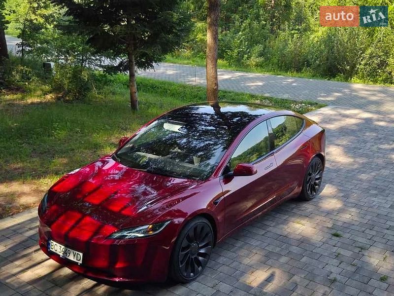 Седан Tesla Model 3 2024 в Самборе