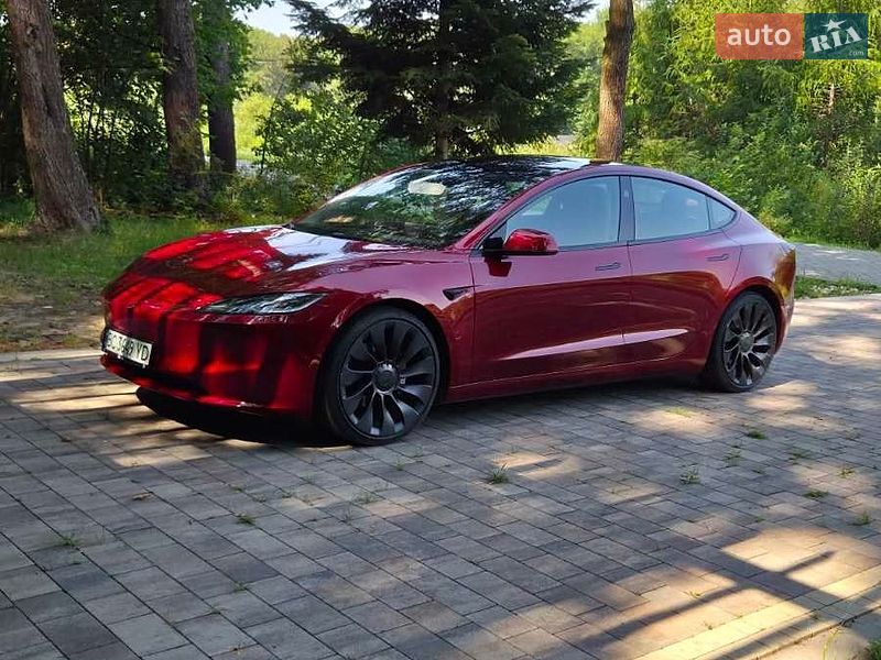 Седан Tesla Model 3 2024 в Самборе