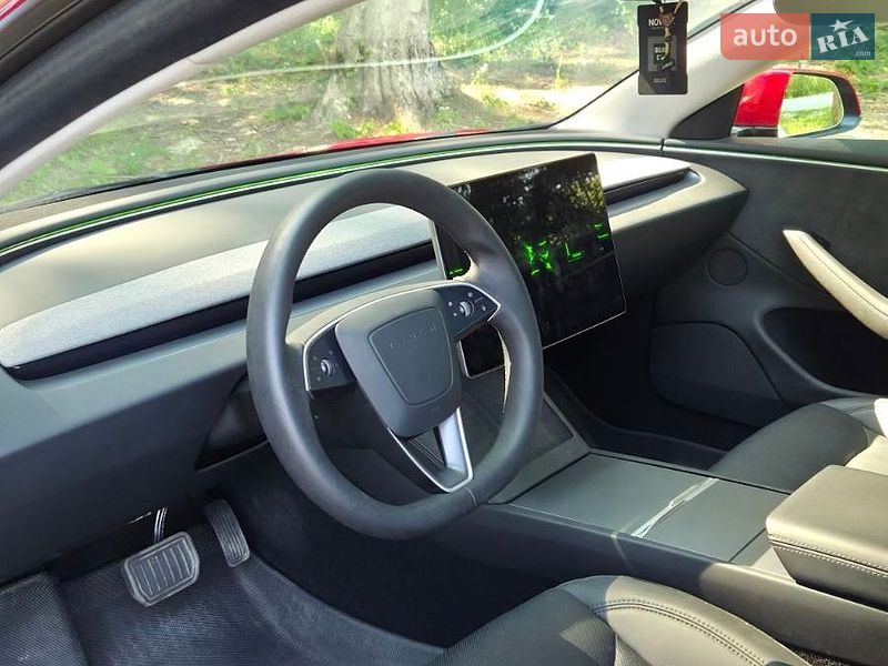 Седан Tesla Model 3 2024 в Самборе