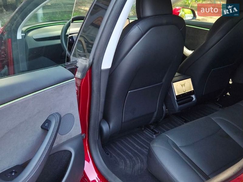 Седан Tesla Model 3 2024 в Самборе