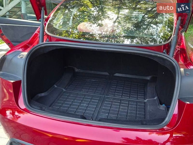 Седан Tesla Model 3 2024 в Самборе