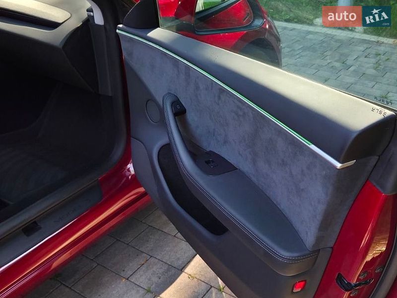 Седан Tesla Model 3 2024 в Самборе