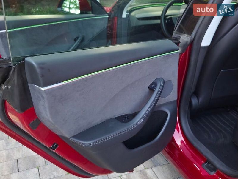 Седан Tesla Model 3 2024 в Самборе