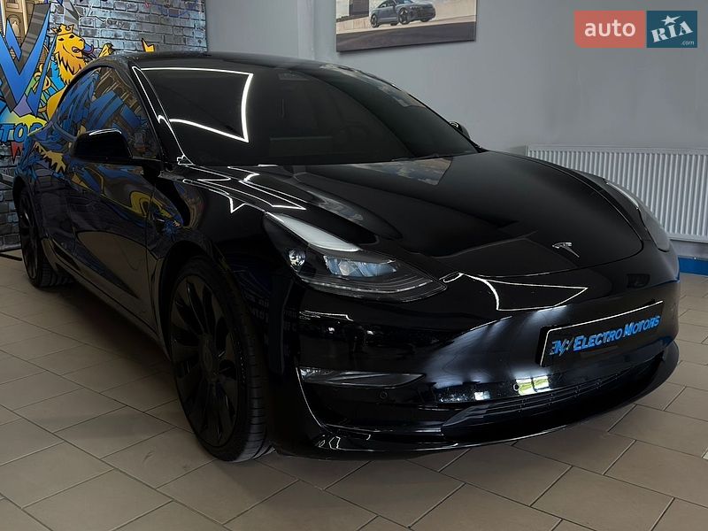 Седан Tesla Model 3 2022 в Львове