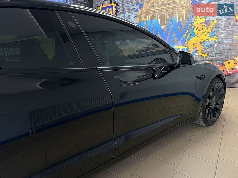 Седан Tesla Model 3 2022 в Львове