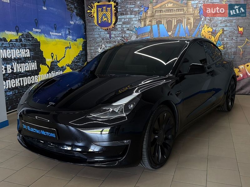 Седан Tesla Model 3 2022 в Львове