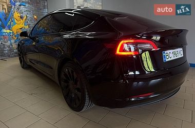 Седан Tesla Model 3 2022 в Львове