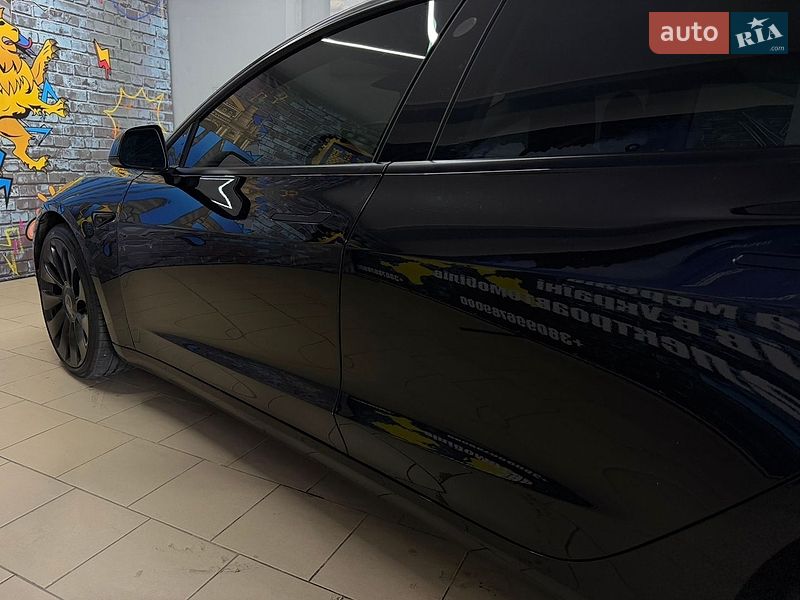 Седан Tesla Model 3 2022 в Львове