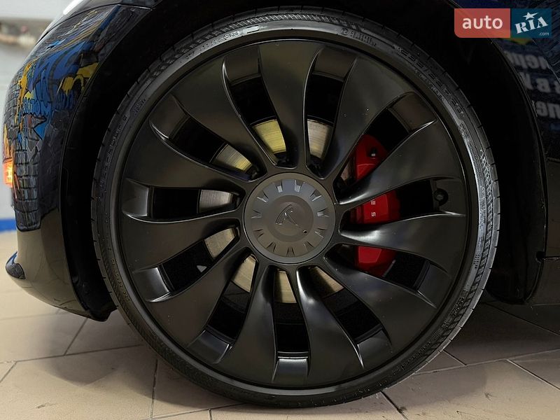 Седан Tesla Model 3 2022 в Львове