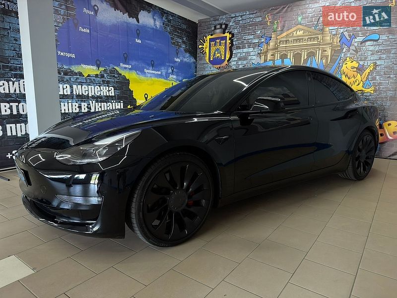 Седан Tesla Model 3 2022 в Львове