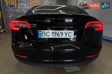 Седан Tesla Model 3 2022 в Львове