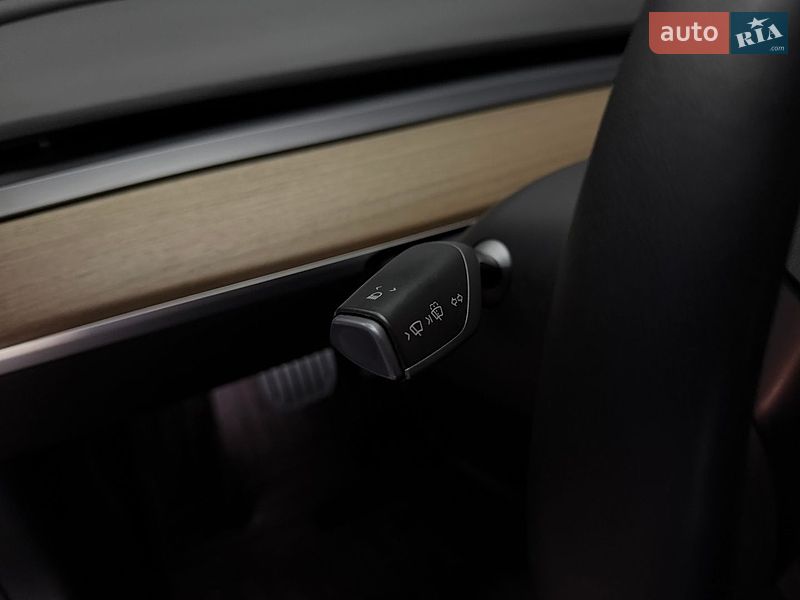 Седан Tesla Model 3 2022 в Львове
