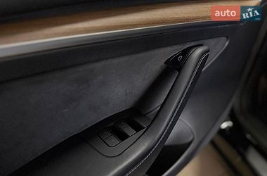 Седан Tesla Model 3 2022 в Львове