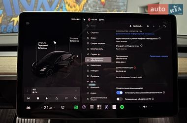 Седан Tesla Model 3 2022 в Львове