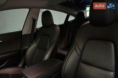 Седан Tesla Model 3 2022 в Львове
