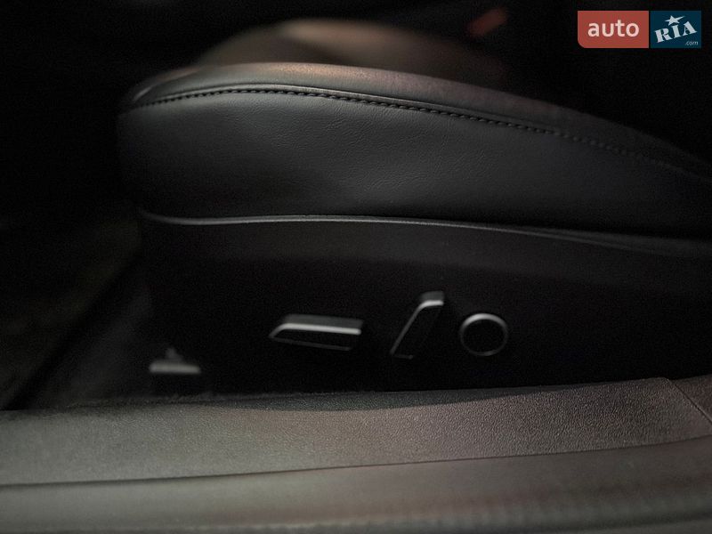 Седан Tesla Model 3 2022 в Львове