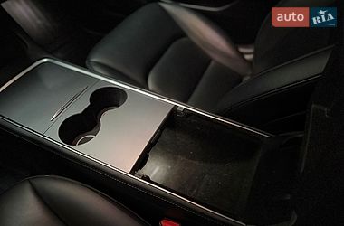 Седан Tesla Model 3 2022 в Львове