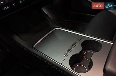 Седан Tesla Model 3 2022 в Львове