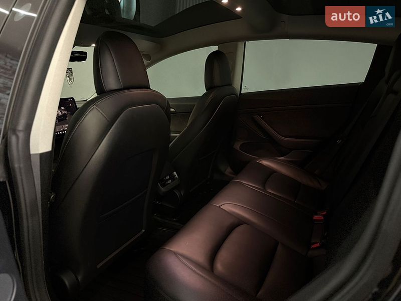 Седан Tesla Model 3 2022 в Львове