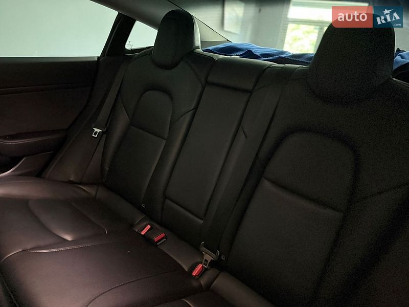 Седан Tesla Model 3 2022 в Львове