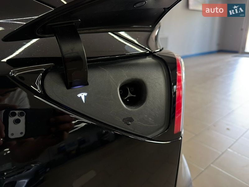 Седан Tesla Model 3 2022 в Львове
