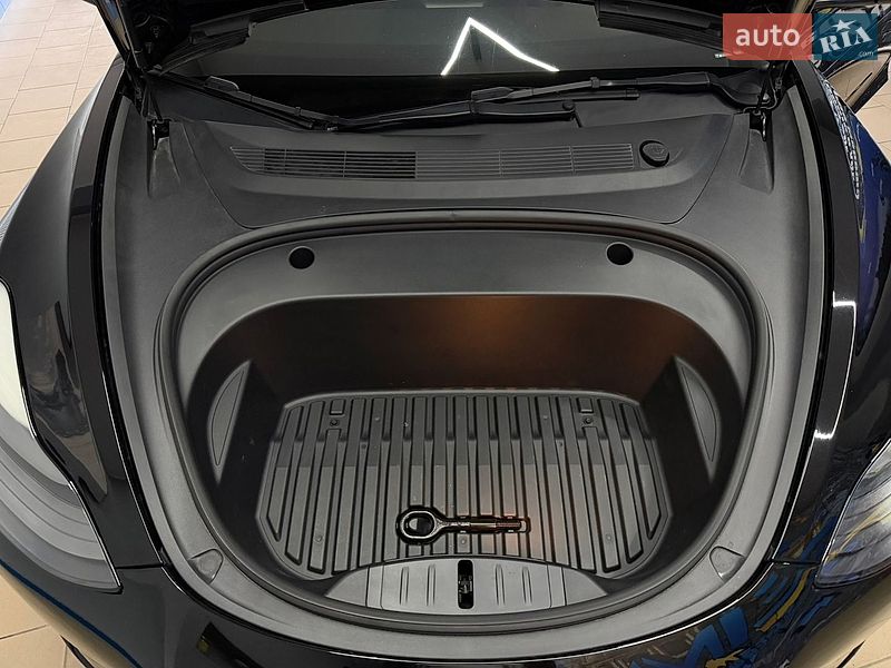 Седан Tesla Model 3 2022 в Львове