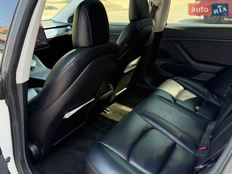 Седан Tesla Model 3 2020 в Вінниці