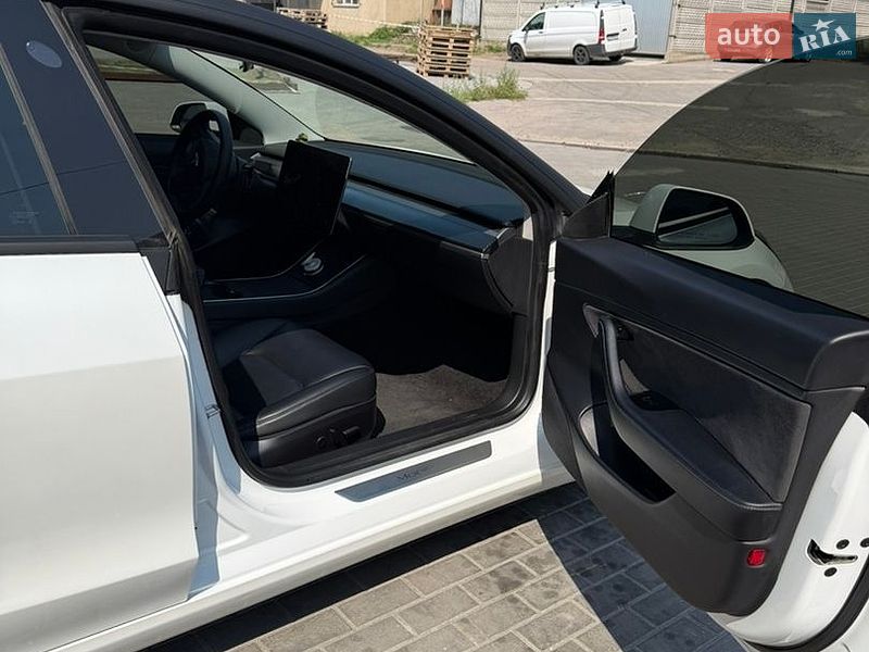 Седан Tesla Model 3 2020 в Вінниці