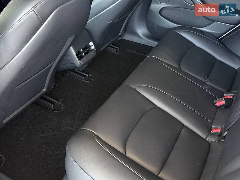 Седан Tesla Model 3 2023 в Одесі