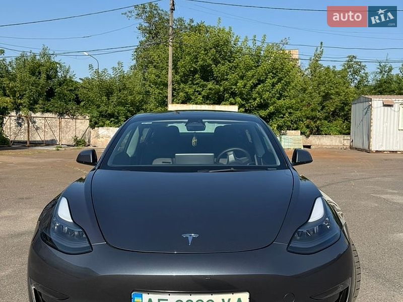 Седан Tesla Model 3 2023 в Кривому Розі