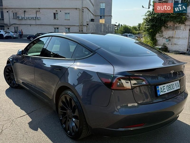 Седан Tesla Model 3 2023 в Кривому Розі