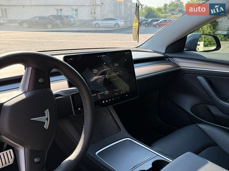 Седан Tesla Model 3 2023 в Кривому Розі