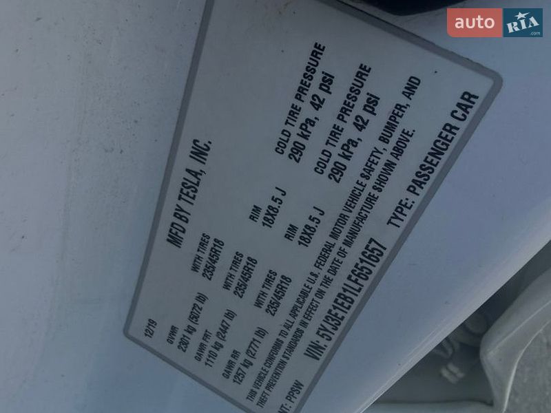 Седан Tesla Model 3 2019 в Черновцах