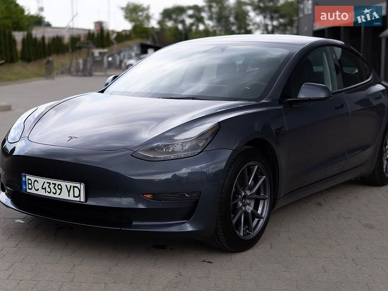 Седан Tesla Model 3 2022 в Львове